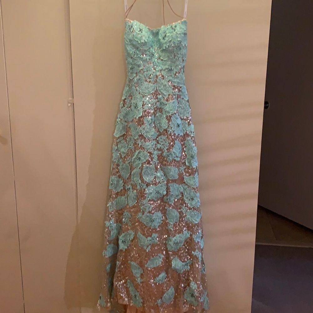 GORGEOUS NEW SHERRI HILL DRESS SIZE 2